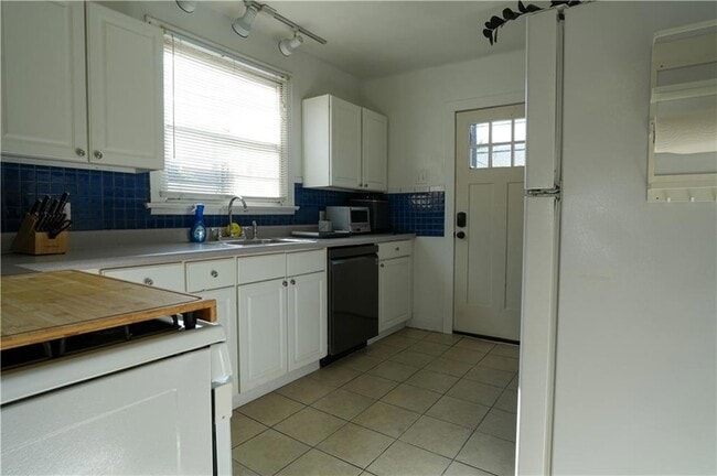 Building Photo - 4222 Vincennes Pl