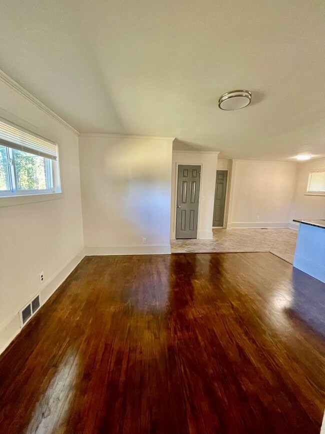 Building Photo - Ranch Style 3 Bedroom 2 Bath and 2 car gar...