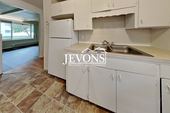 Building Photo - Cottage Lane