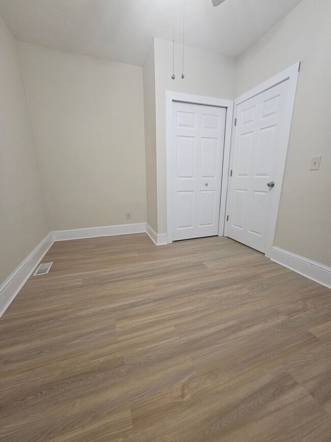 Building Photo - 3643 W 47th St