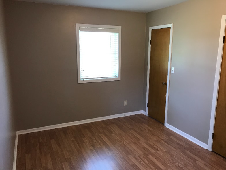 Building Photo - 701 Oak St