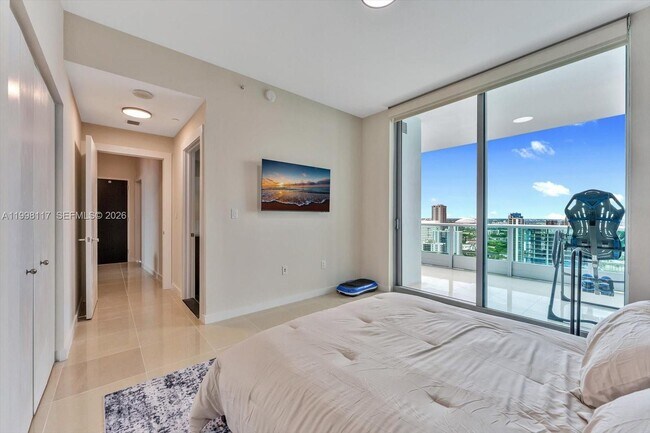 Building Photo - 900 Biscayne Blvd