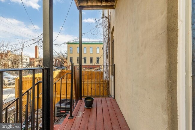 Building Photo - 1033 5th St NE