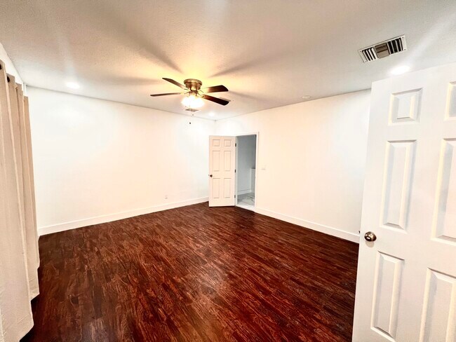 Building Photo - 9400 Listow Terrace