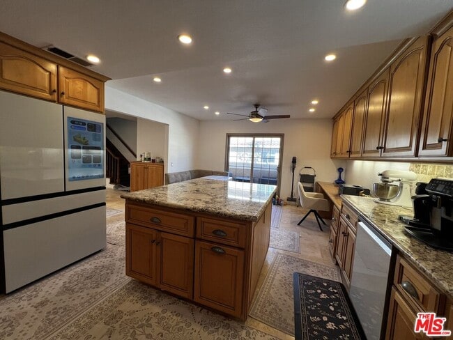 Building Photo - 7825 Seaglen Dr