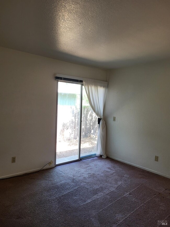 Building Photo - 2366 Pinercrest Dr