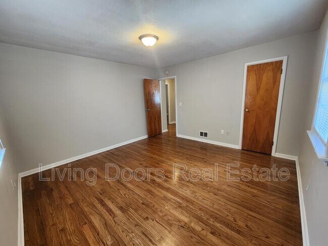 Building Photo - 3701 Lewis Ave