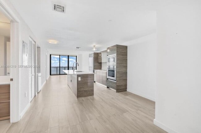 Building Photo - 460 NE 28th St