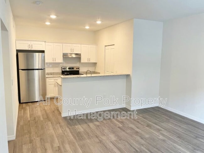 Building Photo - 915 Ariana St