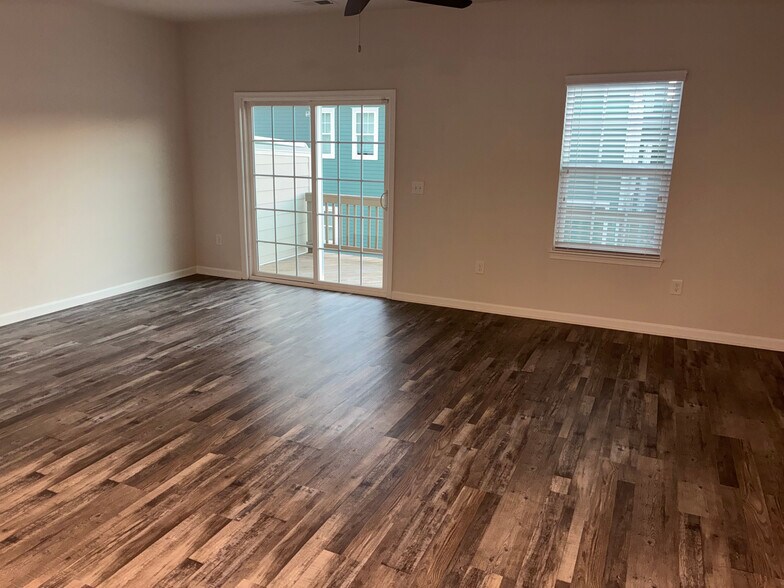 Building Photo - Room in Townhome on Excelsior Grand Ave