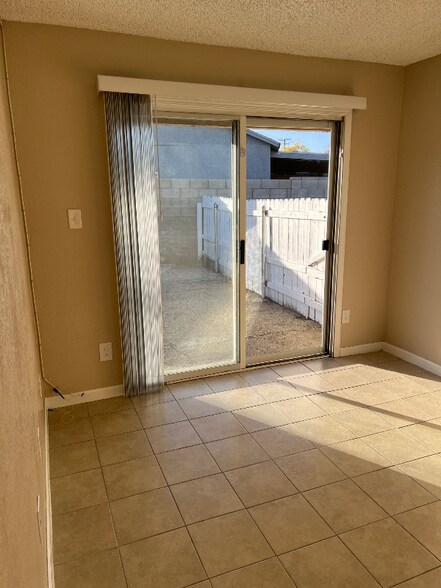 Building Photo - 350 Brown St