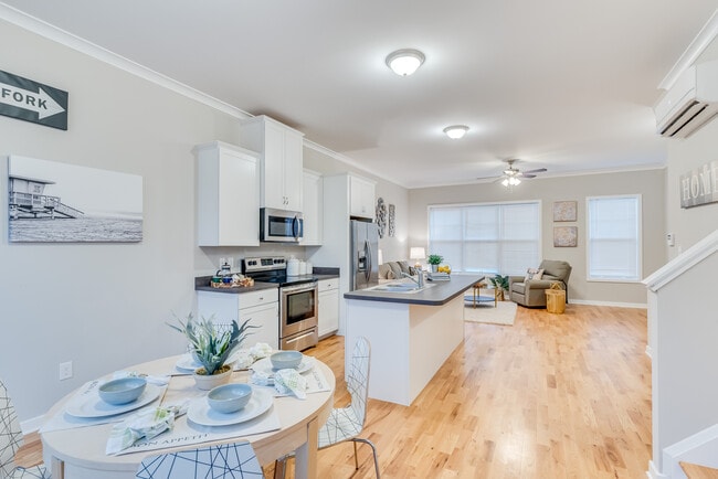 Building Photo - 53 Foal Ln