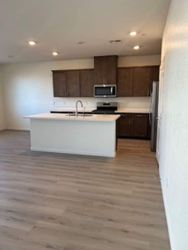 Building Photo - Spacious New Home with 5 Bedrooms in Hende...