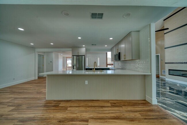 Building Photo - 1542 Sugarwood Cir