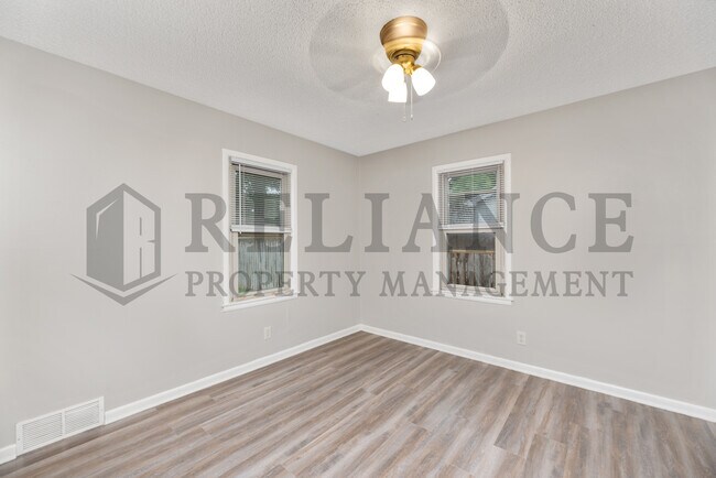 Building Photo - 2322 S Vine St