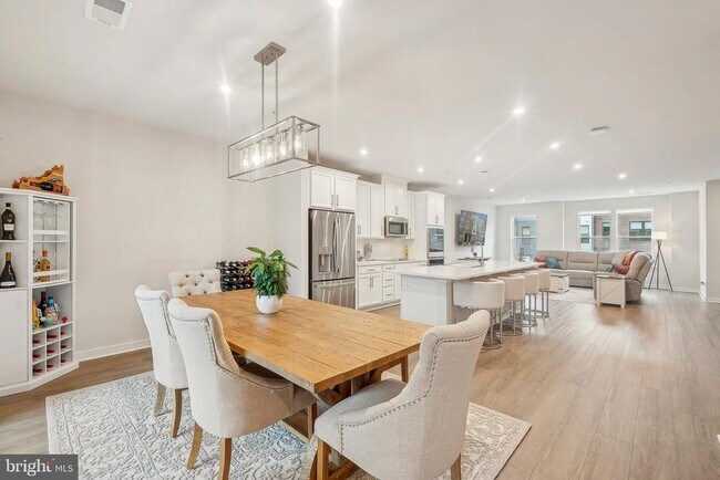 Building Photo - 4610 Olivine Dr