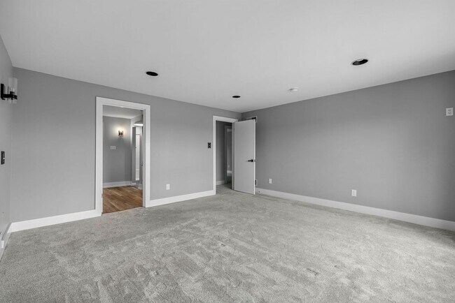 Building Photo - *Beautifully Updated & Spacious 4BD/2.5BA Single Family Home Available in South Side Slopes*