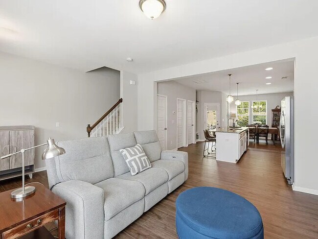 Building Photo - Lease OR Lease to Own