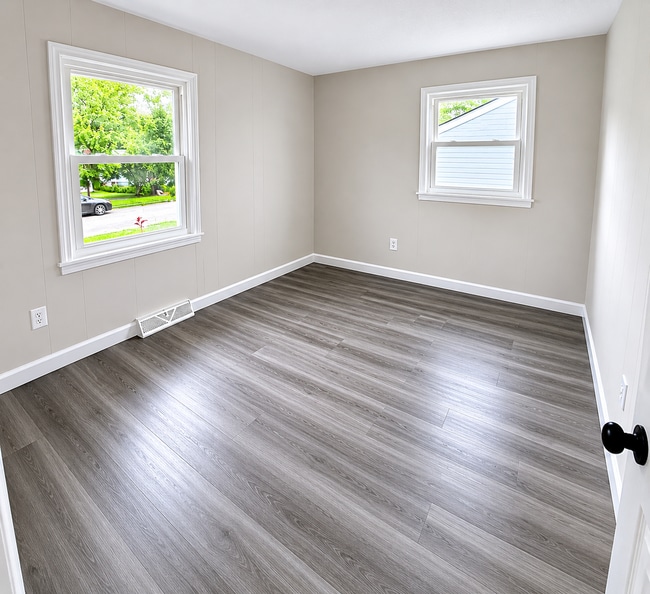 Building Photo - Beautifully Renovated 4BR Retreat with Spacious Yard in North Columbus