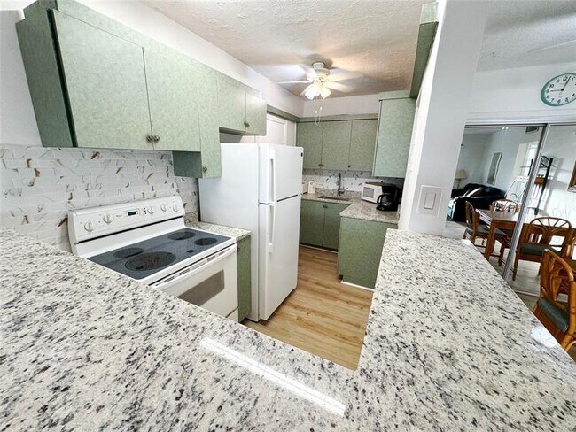 Building Photo - 310 S Cypress Rd