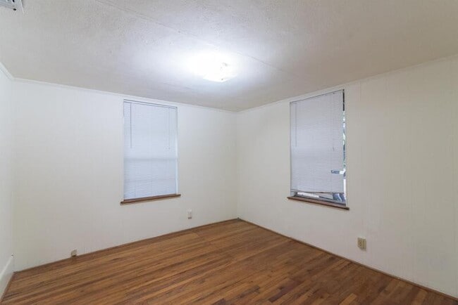 Building Photo - 2020 Hollywood Dr