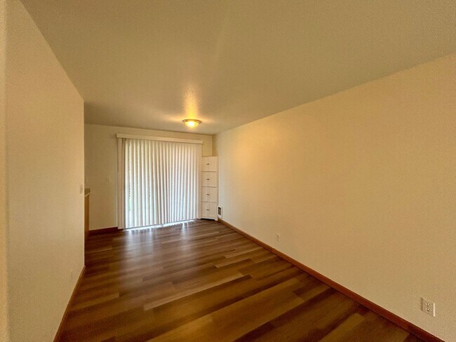 Building Photo - 4241 Wintergreen Ln