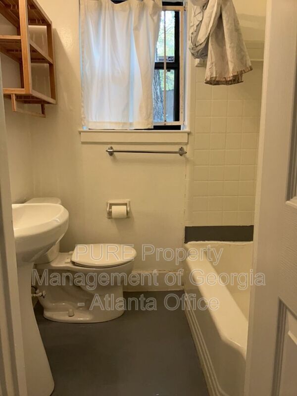 Building Photo - 314 3rd St NE