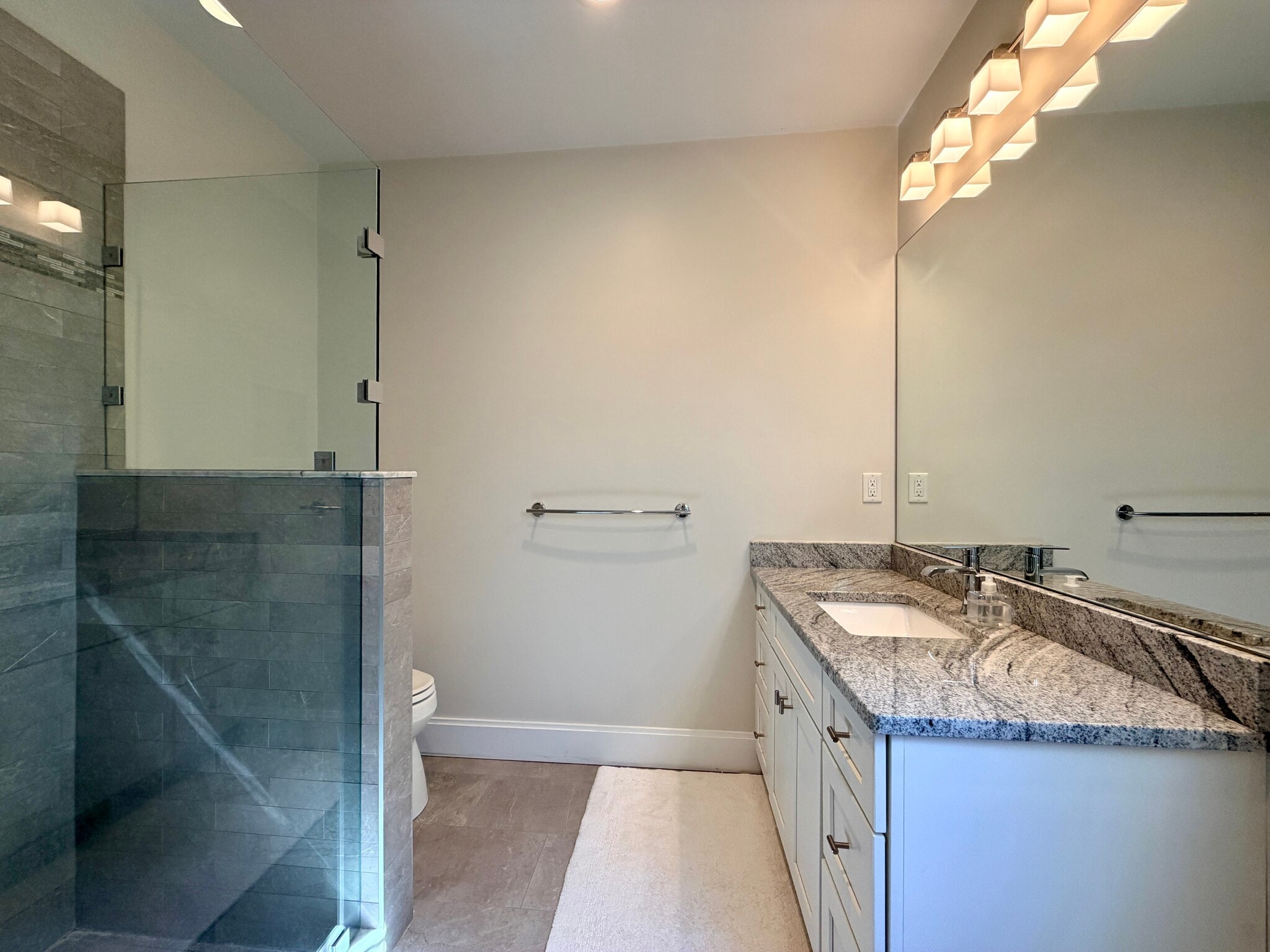 Building Photo - 13 Cottage Ave