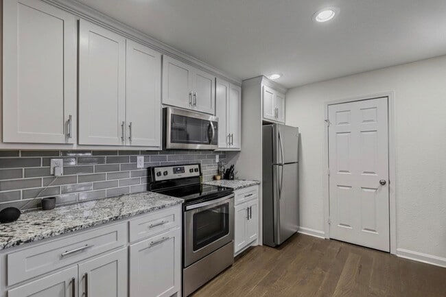 Building Photo - 6244 Trail Lake Dr