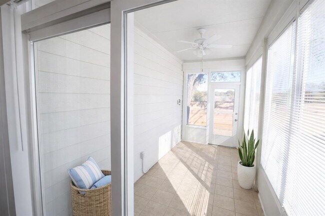 Building Photo - 235 Bonham Loop