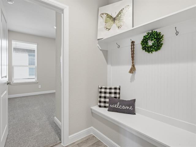 Building Photo - 16032 Farringdon St