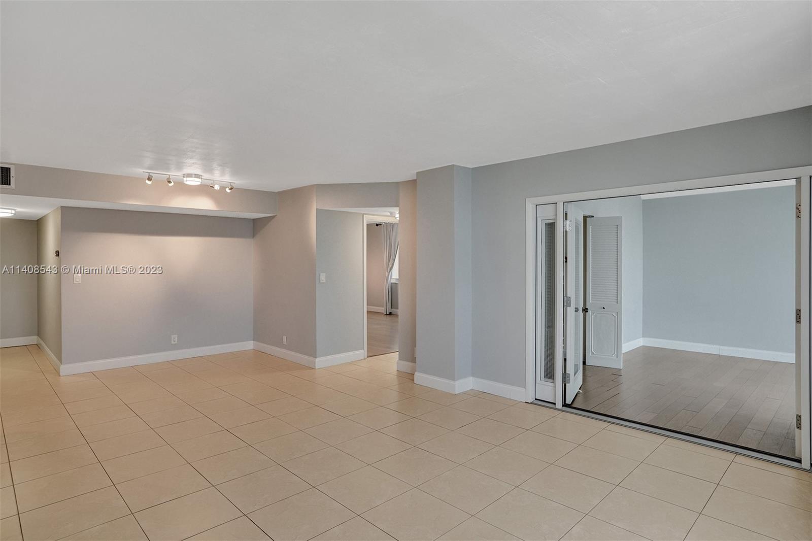 Building Photo - 2201 S Ocean Dr