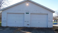 Building Photo - AVAILABLE NOW. 2 bed/1 bath SINGLE FAMILY HOME with fenced yard!