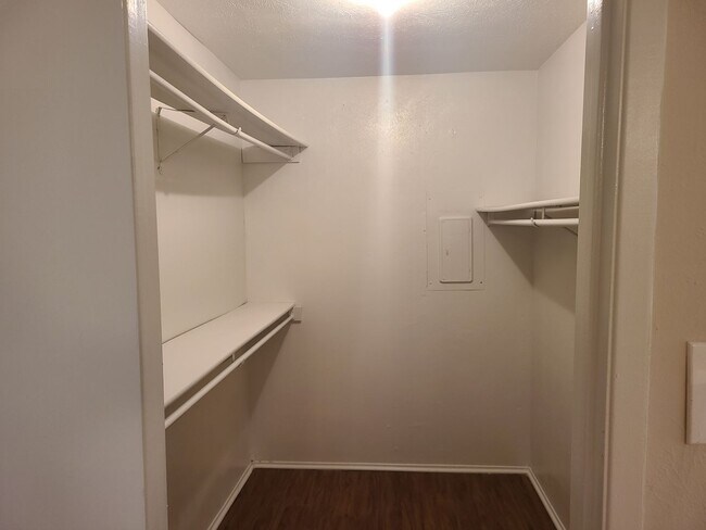 Building Photo - Single Story home In Arlington off Little ...