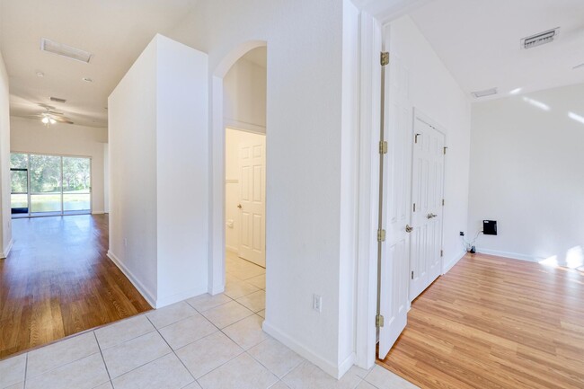 Building Photo - Emerson Square 4 Bedroom Home