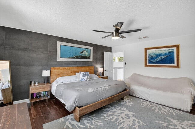 Building Photo - 6701 Hillside Ln