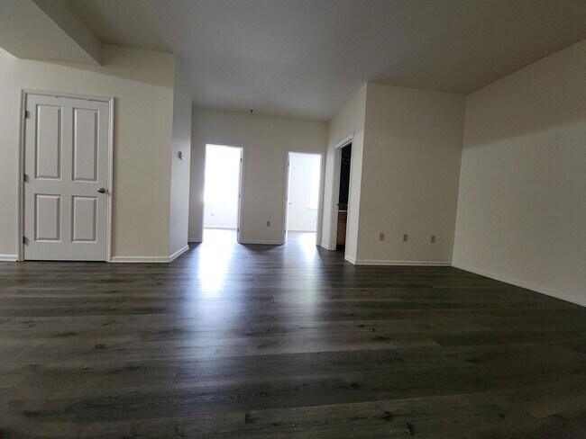 Building Photo - Historic Bethlehem - 2 Bedroom Apartment