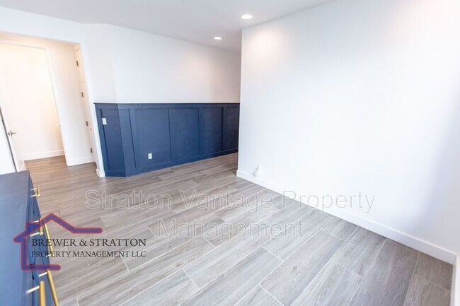 Building Photo - 4065 S Marin Dr