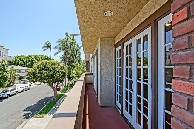 Building Photo - NICELY REMODELED, 2BR2.5BA, 1700 SQ FT CON...