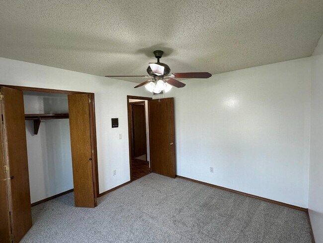 Building Photo - 8541 E Mount Vernon St