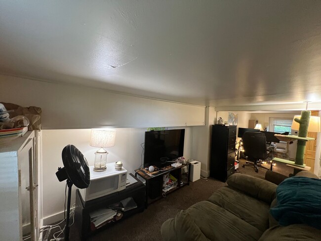 Building Photo - Studio apartment near WWU!