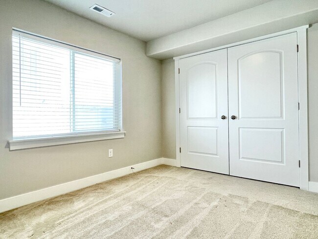 Building Photo - Stunning Two-Story at Quailhill!