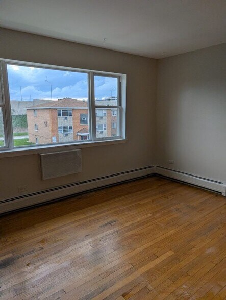 Building Photo - 9595 Maple Dr
