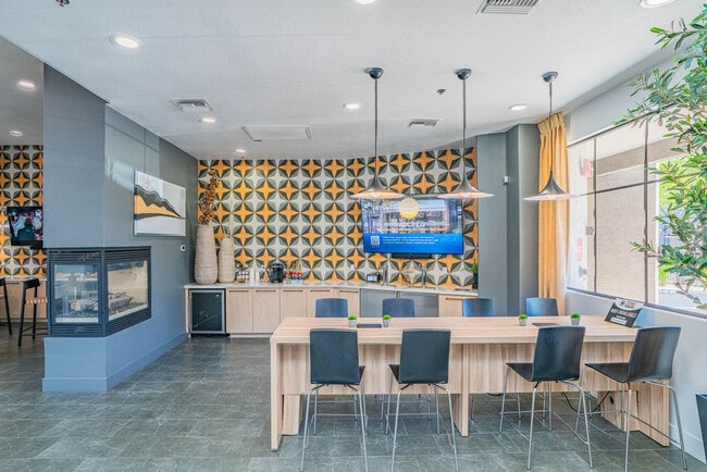 Building Photo - 6610 N 93rd Ave