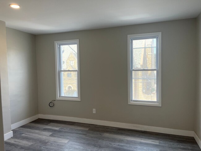 Building Photo - Beautiful 3 Bedroom House for Rent!! (Sect...