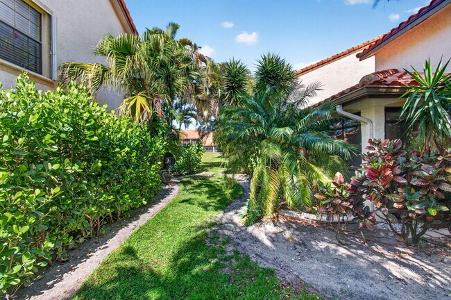 Building Photo - 7865 La Mirada Dr