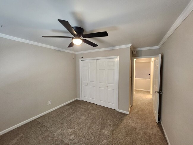 Building Photo - 624 Crown Pointe Dr