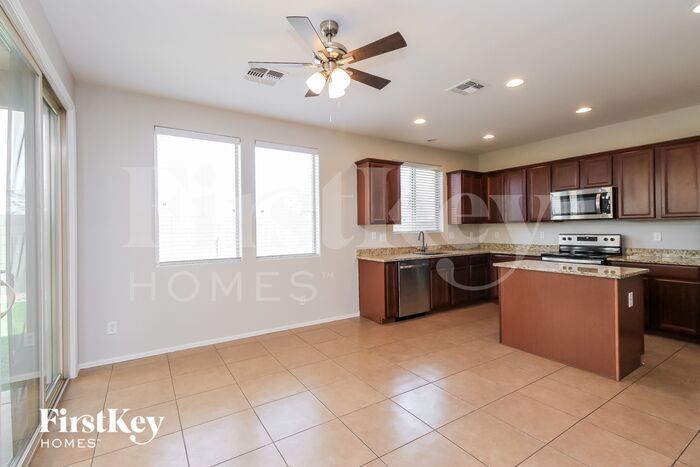 Building Photo - 31229 N Cavalier Dr