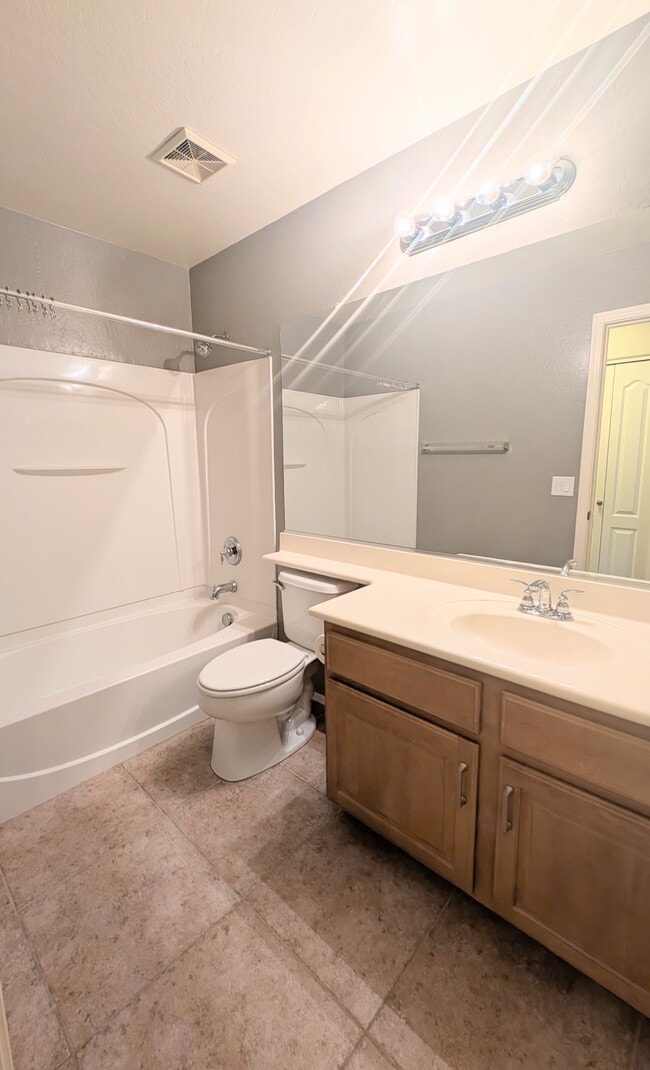 Building Photo - 10138 E Isabella Ave