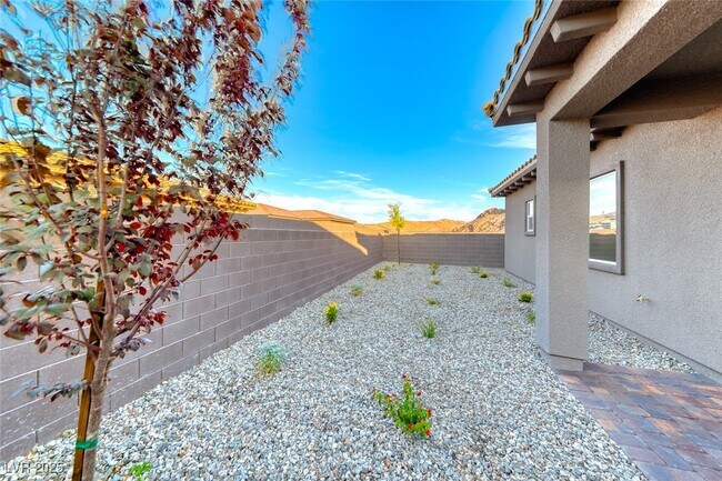 Building Photo - 102 Ibiza Lk Dr